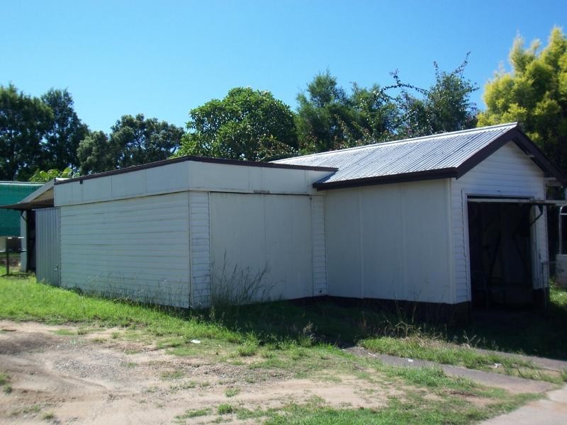 74 Blackstone, Silkstone QLD 4304