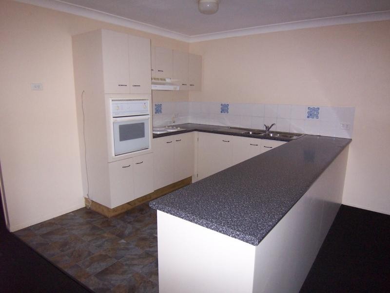 1/29 Cambridge, Silkstone QLD 4304