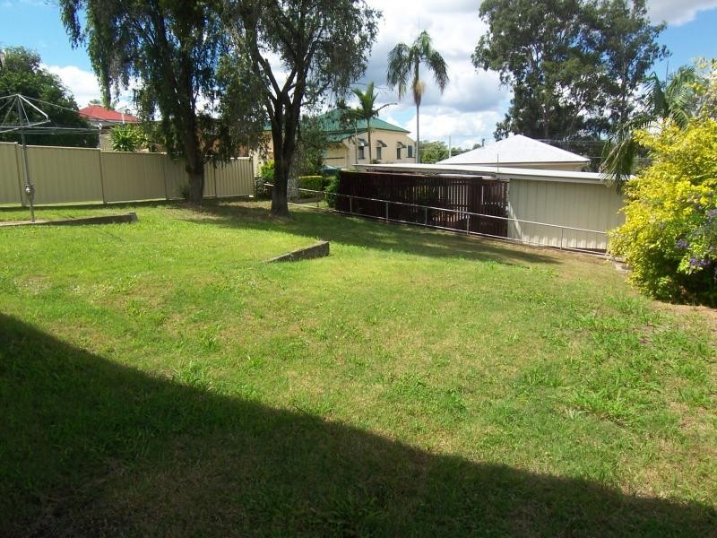 9 Fitzgerald St, North Ipswich QLD 4305