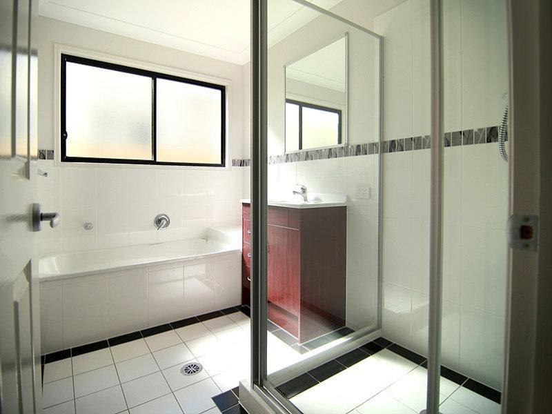 1 Rosella Cr, Springfield Lakes QLD 4300