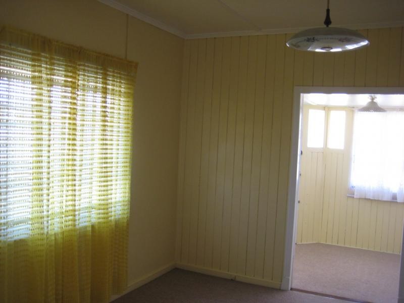 72 Blackstone Road, Silkstone QLD 4304