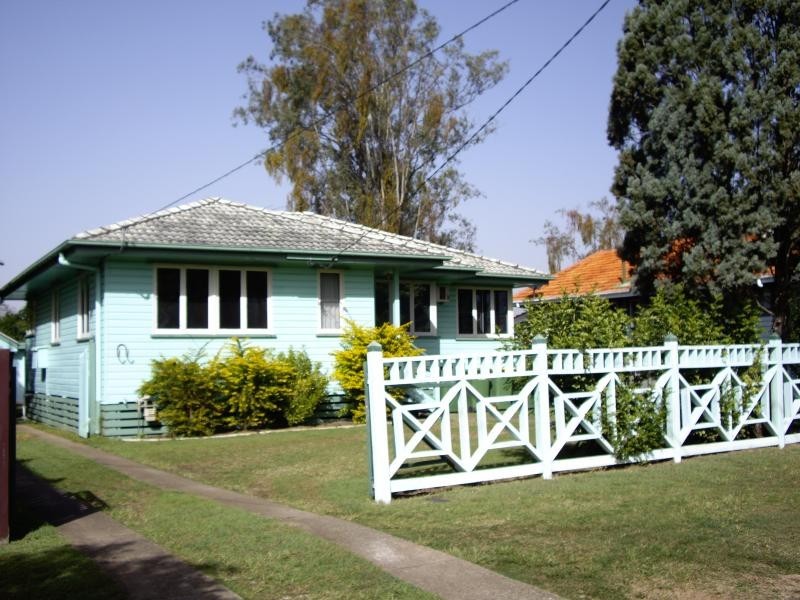 7 Crosshill Street, Leichhardt QLD 4305