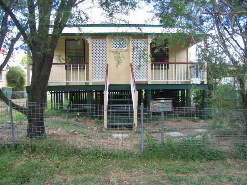 18 Moffatt Street, Ipswich QLD 4305