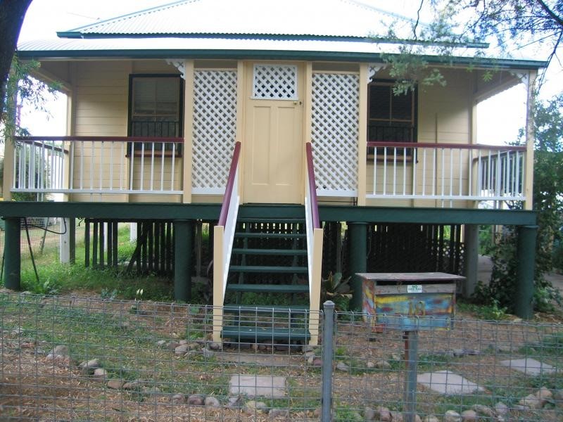 18 Moffatt Street, Ipswich QLD 4305
