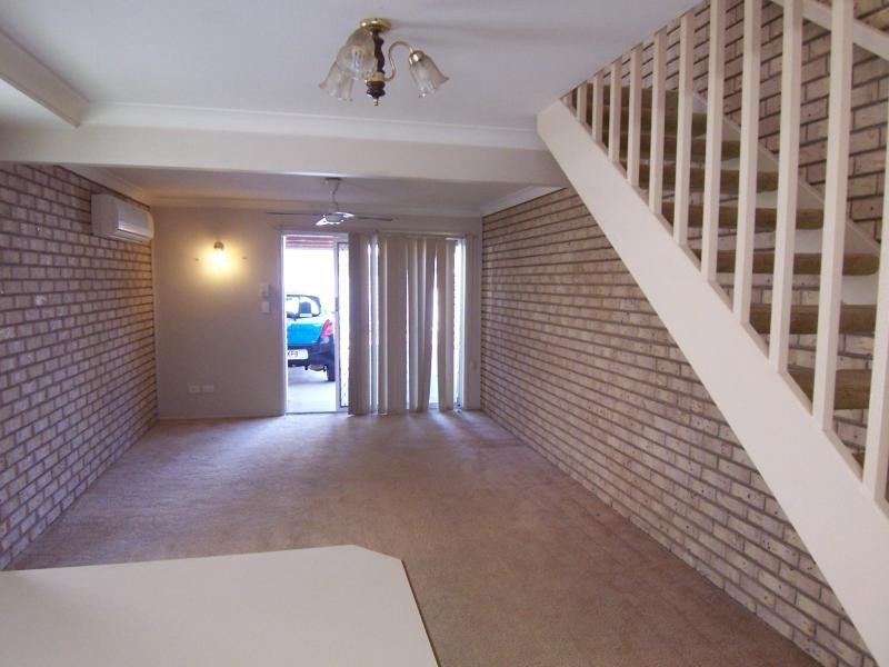 4/16 Lindsay Street, Bundamba QLD 4304