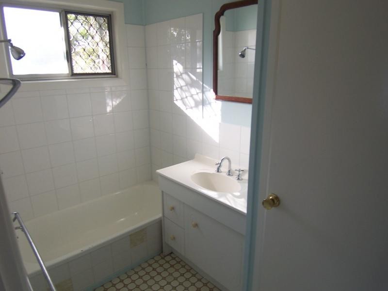 7 Robinson Rd, Brassall QLD 4305