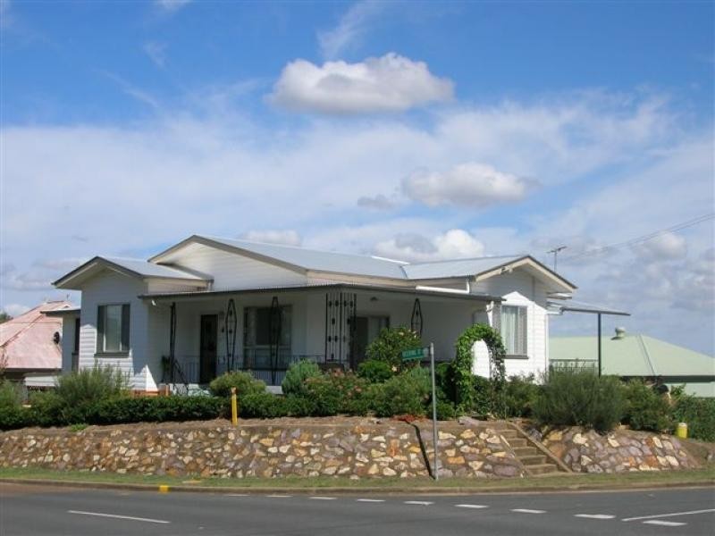 2 Deebing Street, Ipswich QLD 4305