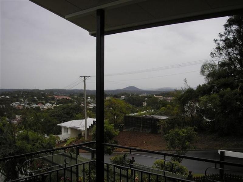 2 Deebing Street, Ipswich QLD 4305