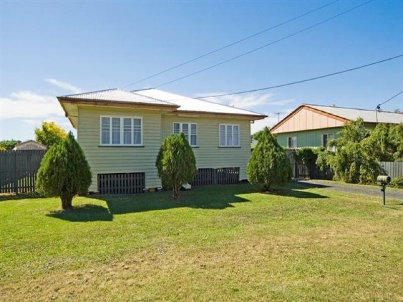 17 and 19 Hooper St, West Ipswich QLD 4305