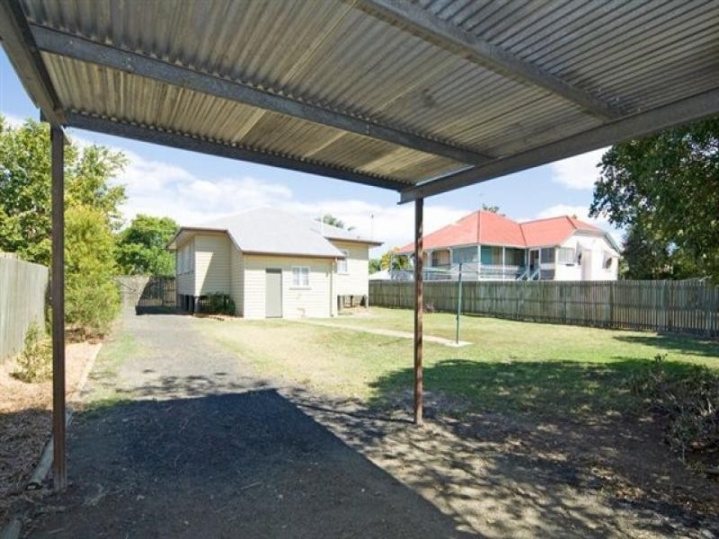 17 and 19 Hooper St, West Ipswich QLD 4305