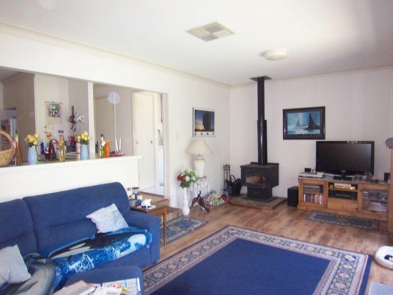 16 Honeysuckle Ct, Walloon QLD 4306