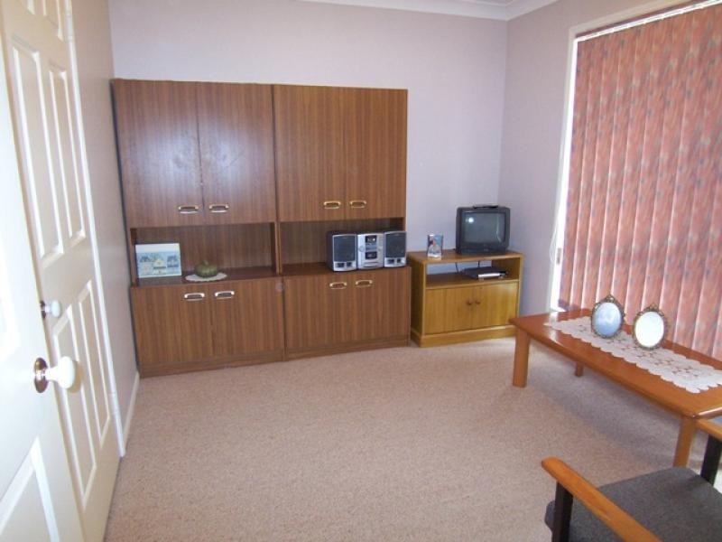 8A Turner St, Eastern Heights QLD 4305