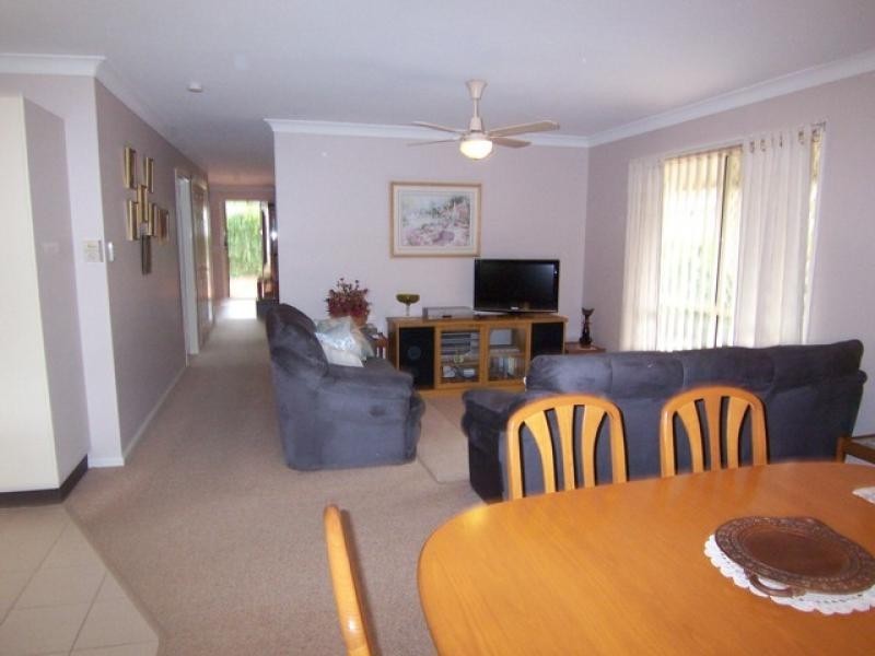 8A Turner St, Eastern Heights QLD 4305