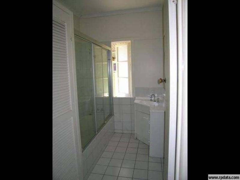 106 Pine Mountain Rd, Brassall QLD 4305