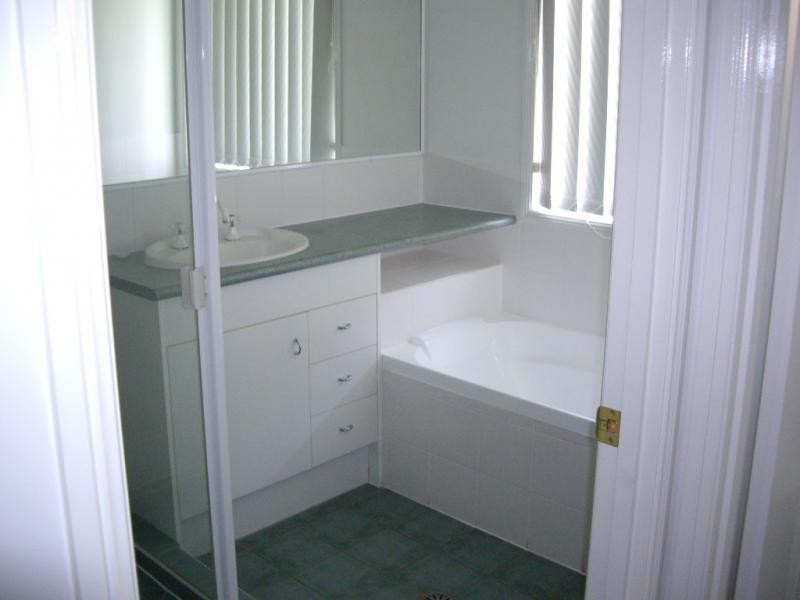 1 Kathleen Place, Yamanto QLD 4305