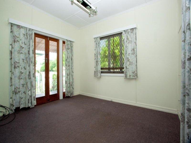 206 Glebe Road, Booval QLD 4304