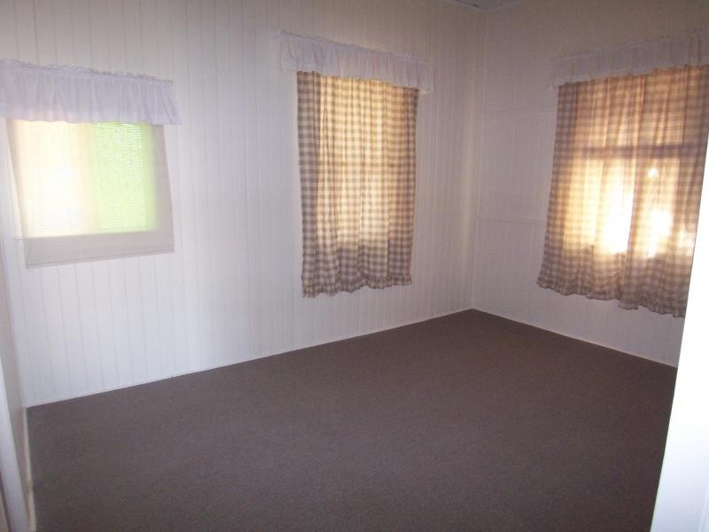 46 Blackstone Rd, Newtown QLD 4305