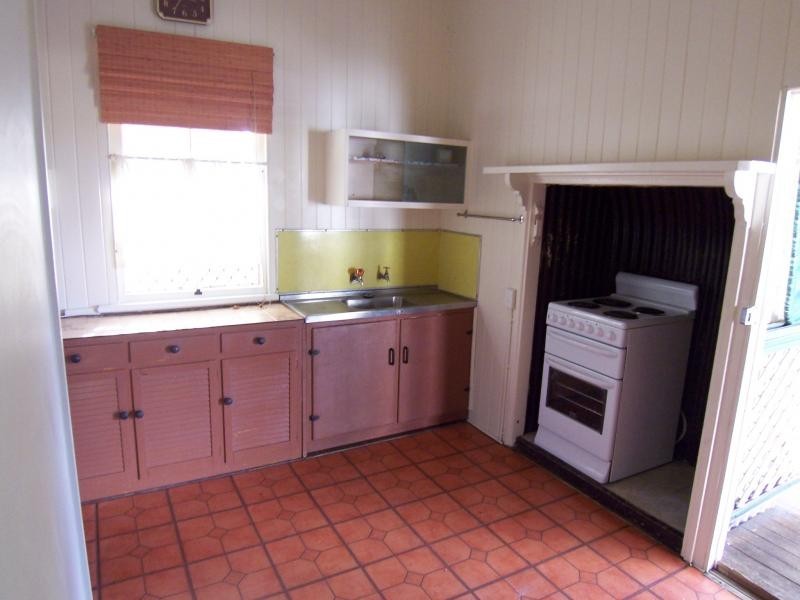 46 Blackstone Rd, Newtown QLD 4305