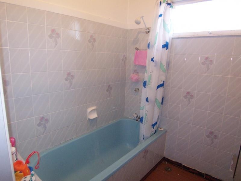 1 Shapcott St, Eastern Heights QLD 4305