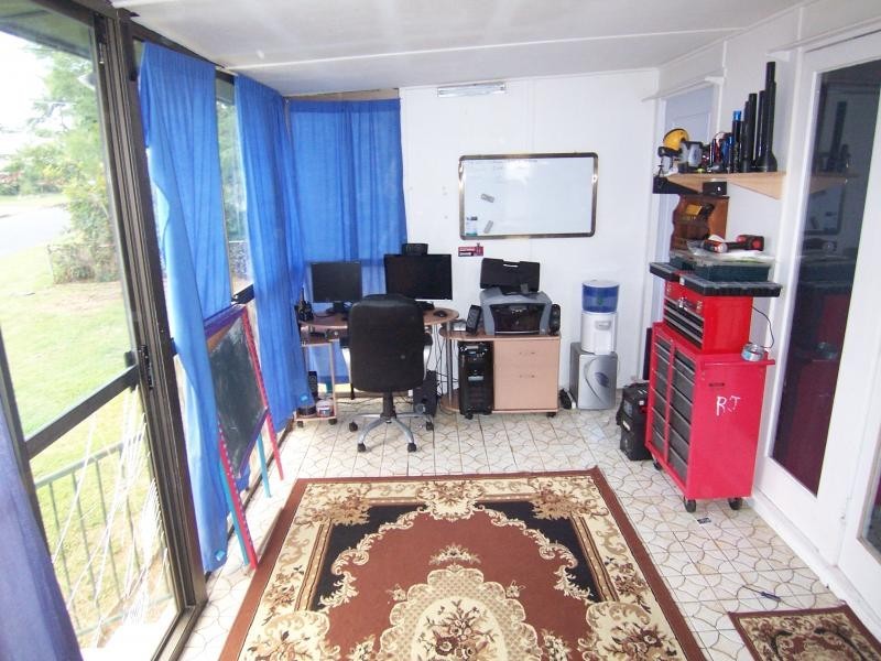 1 Shapcott St, Eastern Heights QLD 4305