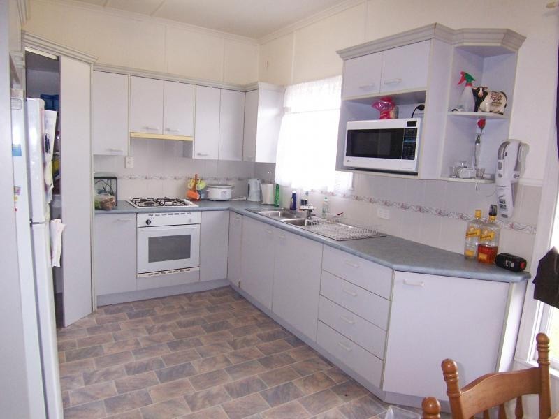 1 Shapcott St, Eastern Heights QLD 4305