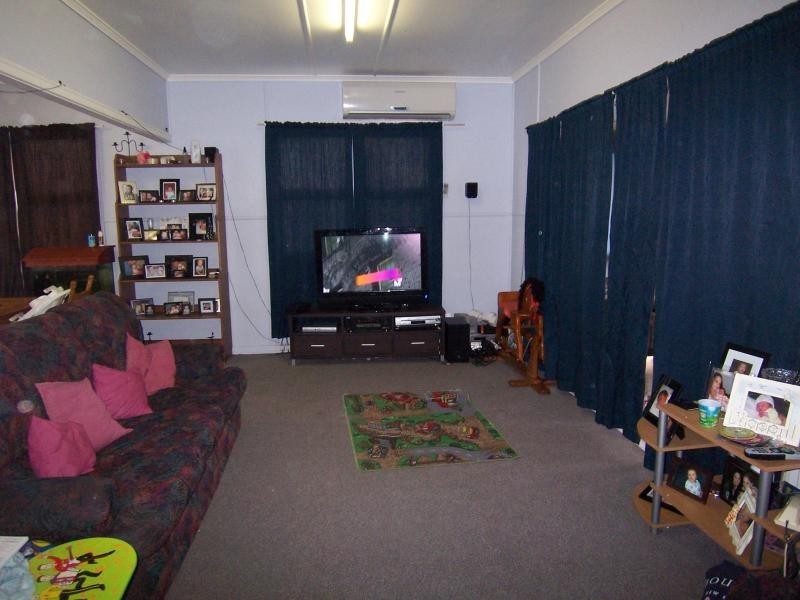 1 Shapcott St, Eastern Heights QLD 4305