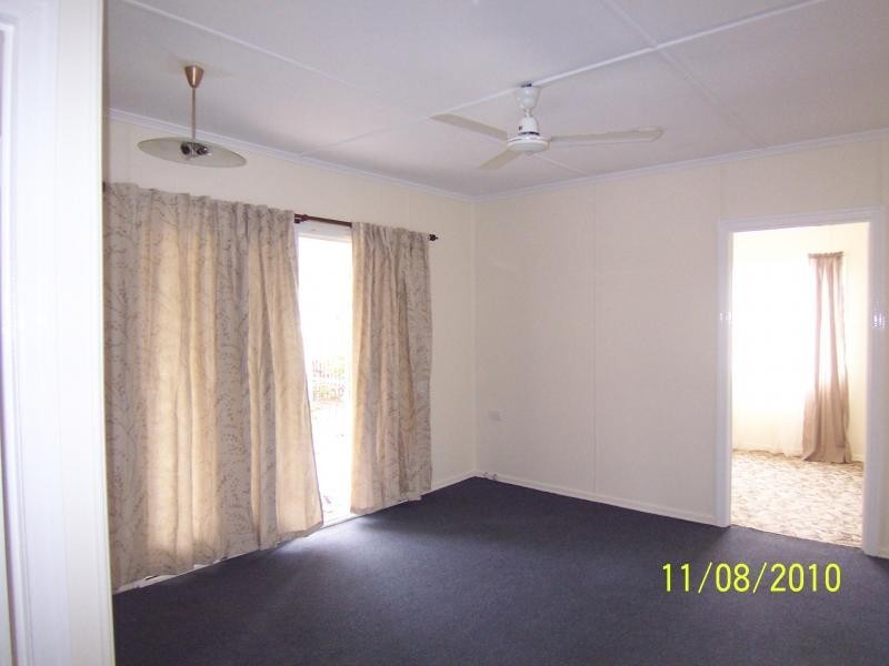 34 Dell Street, Eastern Heights QLD 4305