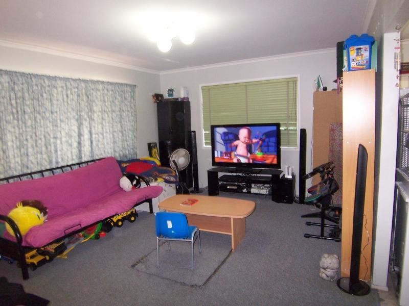 8 McKenzie Street, Bundamba QLD 4304