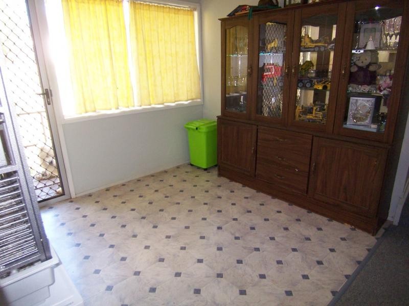 8 McKenzie Street, Bundamba QLD 4304