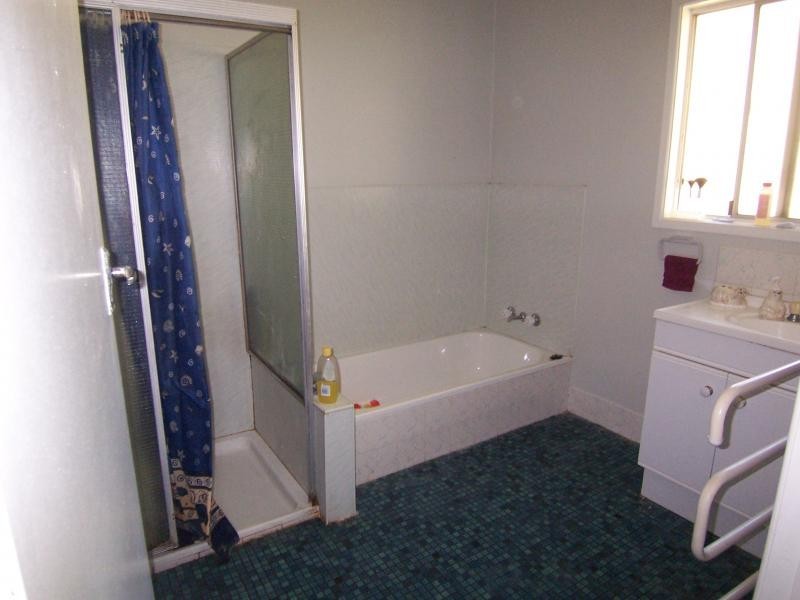 8 McKenzie Street, Bundamba QLD 4304