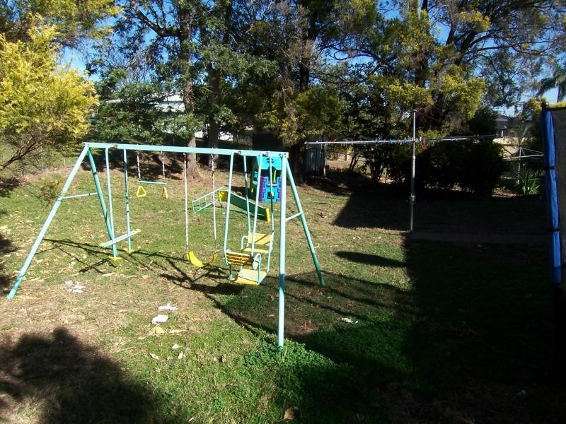 8 McKenzie Street, Bundamba QLD 4304