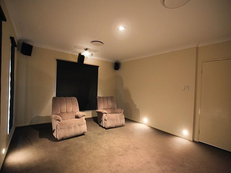 35 Hallow Cres, Augustine Heights QLD 4300