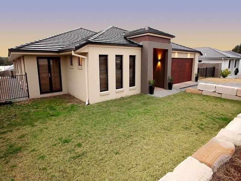 35 Hallow Cres, Augustine Heights QLD 4300