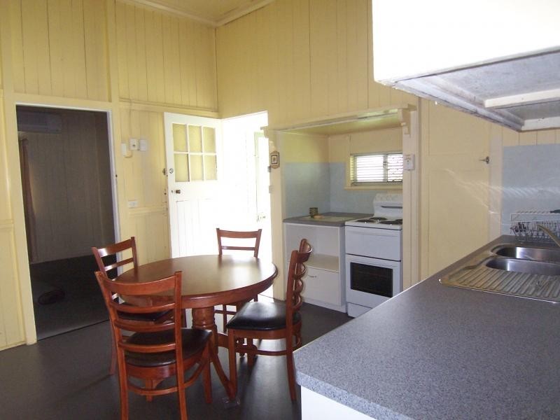 28 Clifton Street, Booval QLD 4304