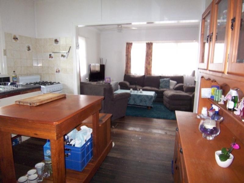 15 Rex Street, Eastern Heights QLD 4305