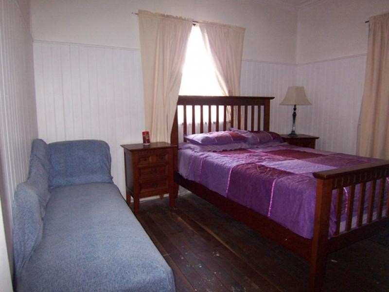 15 Rex Street, Eastern Heights QLD 4305