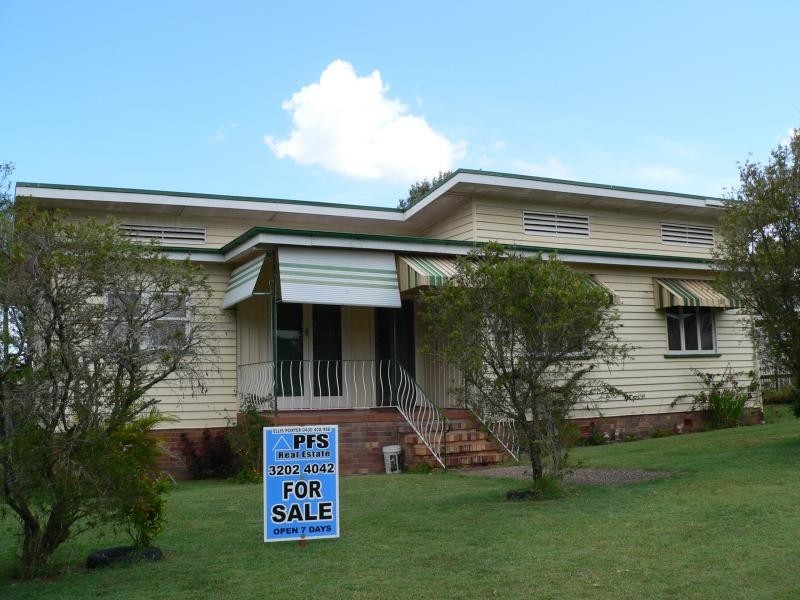 27 Dell St, Eastern Heights QLD 4305
