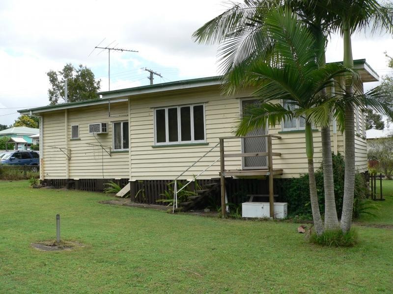 27 Dell St, Eastern Heights QLD 4305