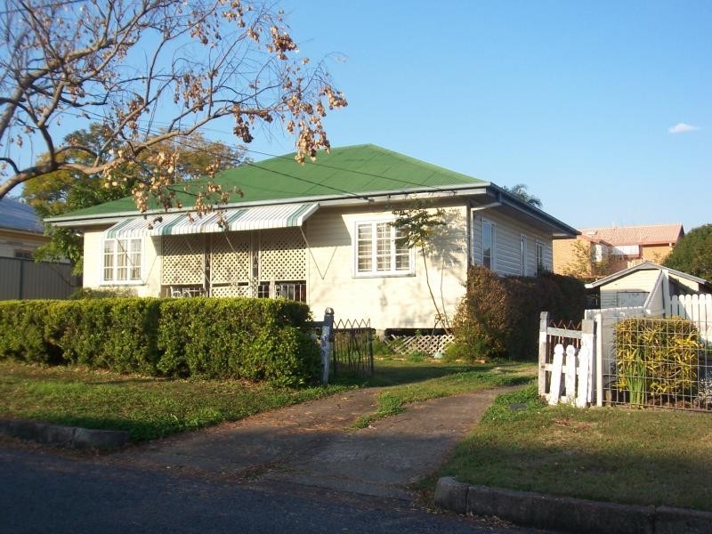 3 Vernon Street, Eastern Heights QLD 4305