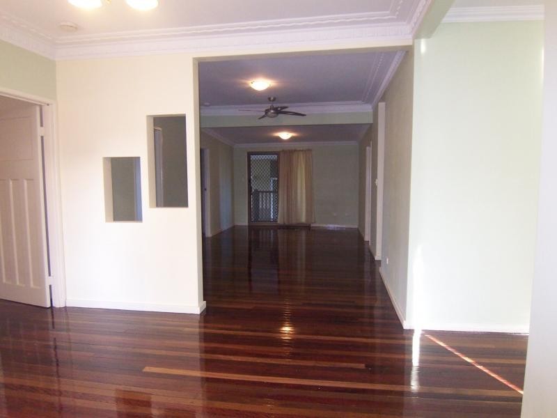 7 Molloy Street, Silkstone QLD 4304