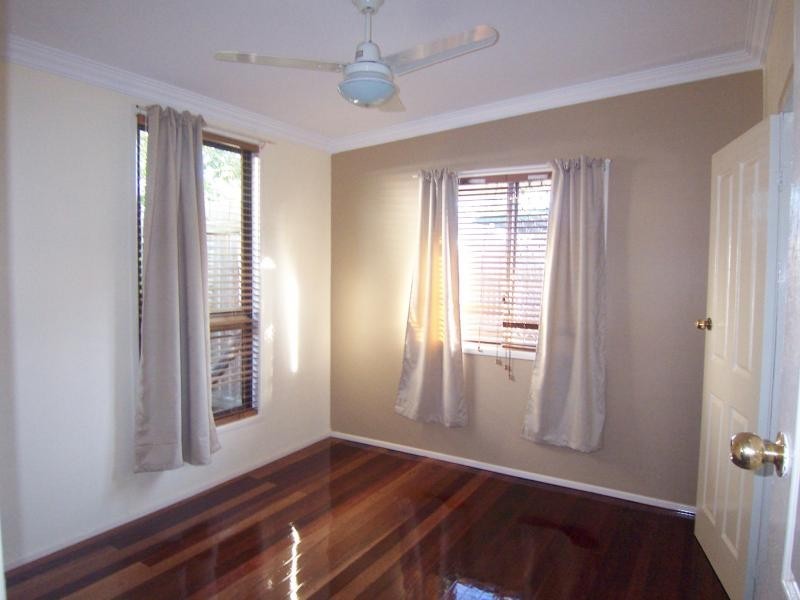 7 Molloy Street, Silkstone QLD 4304