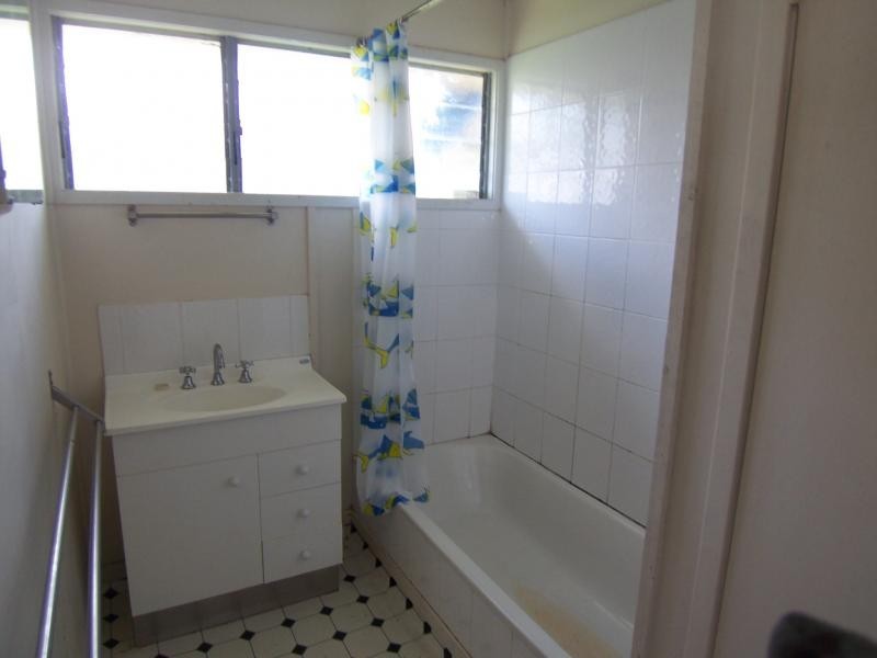 1 Hampton Court, One Mile QLD 4305