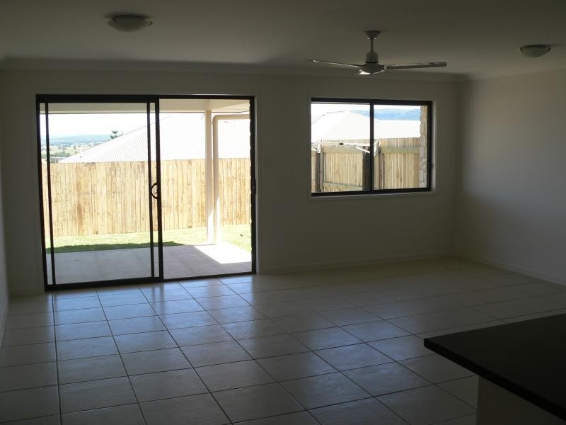 1/2 Claydon Place, Rosewood QLD 4340