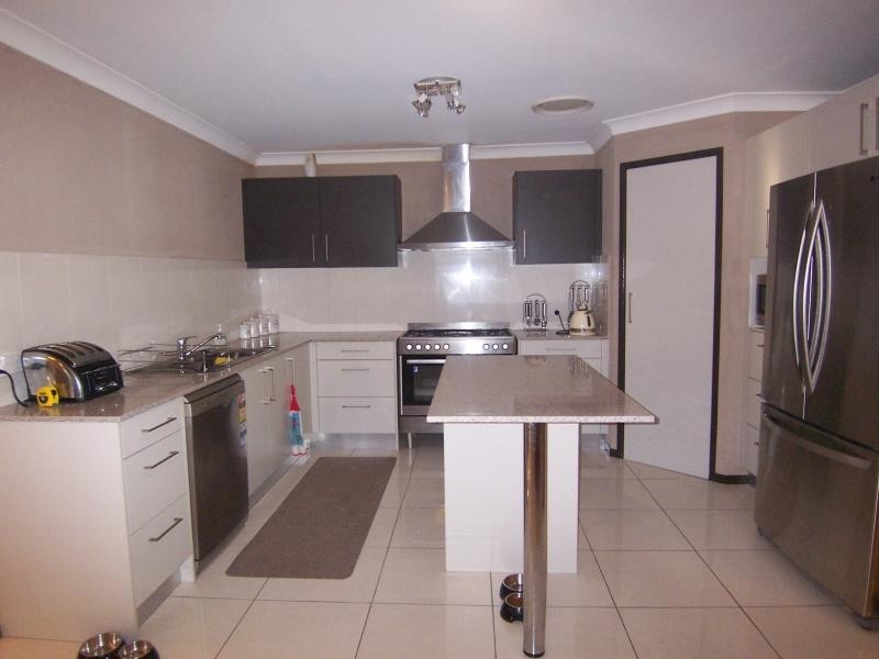 6 Flametree Close, Flinders View QLD 4305