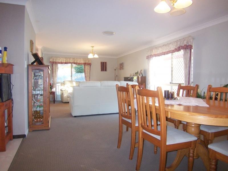 6 Flametree Close, Flinders View QLD 4305