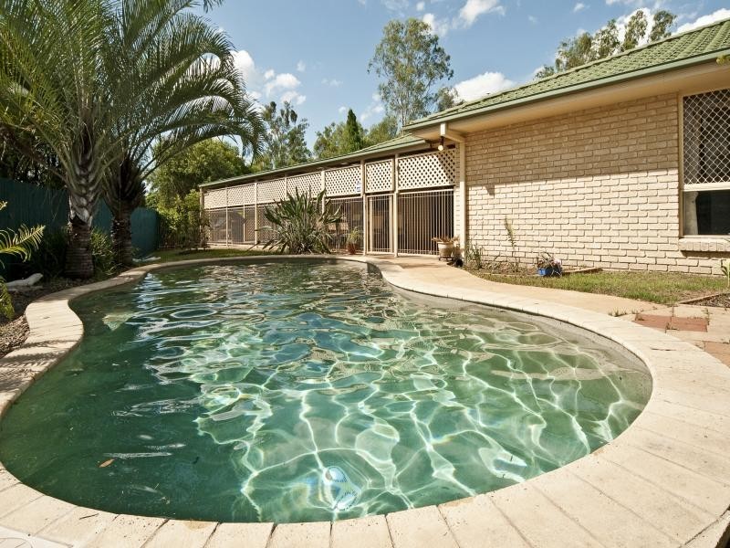 6 Flametree Close, Flinders View QLD 4305