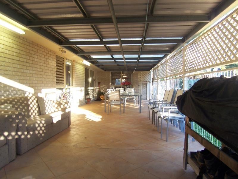 6 Flametree Close, Flinders View QLD 4305