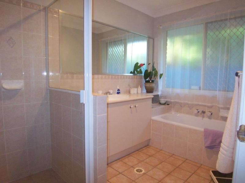 6 Flametree Close, Flinders View QLD 4305