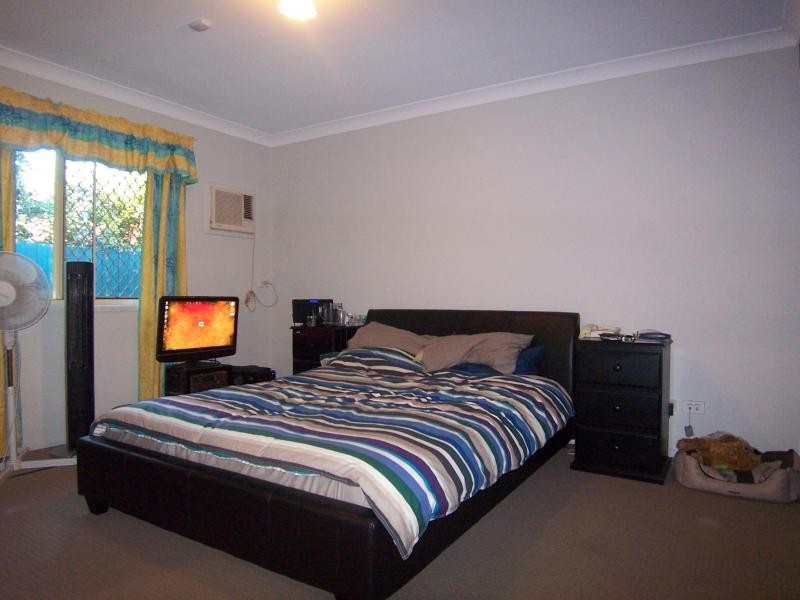 6 Flametree Close, Flinders View QLD 4305