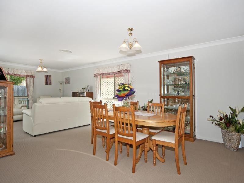 6 Flametree Close, Flinders View QLD 4305